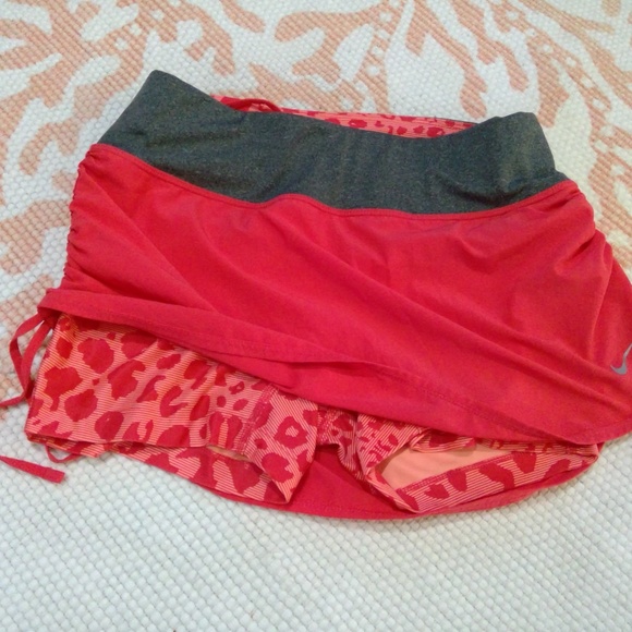 Nike active skort w/ shorts (small)